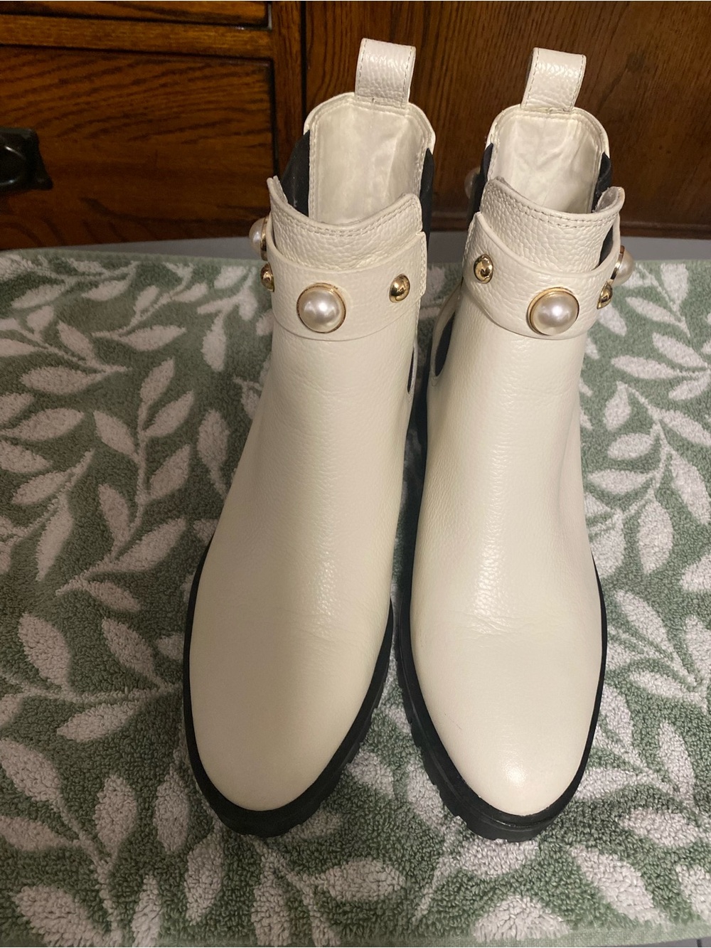Karl Lagerfeld Pola Pearl Lug Sole Booties-women’s 8M off white color